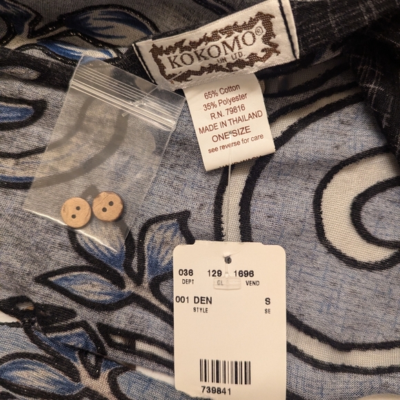 Kokomo Scroll Flower Blue Convertible Scarf. One size. - Picture 6 of 8